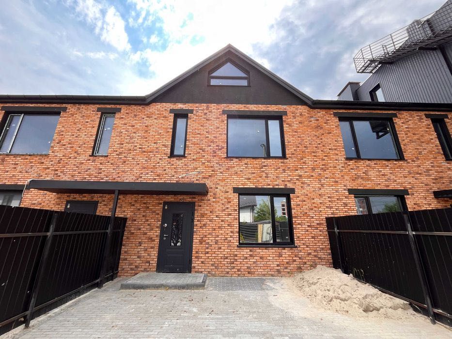 Танхаус з сауною 111 м², газ, тепла підлога, електророзводка, 10 хв