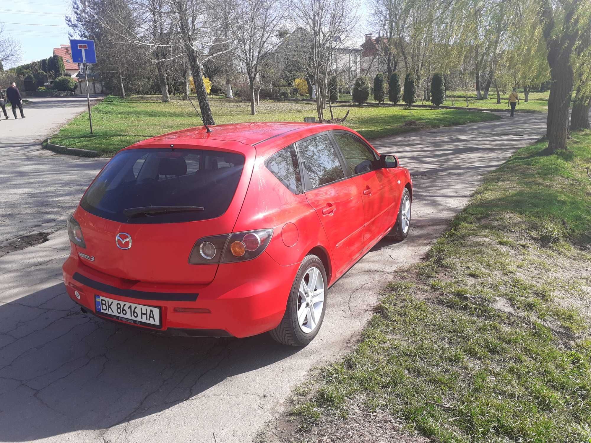 Mazda 3 червоного кольору 2008