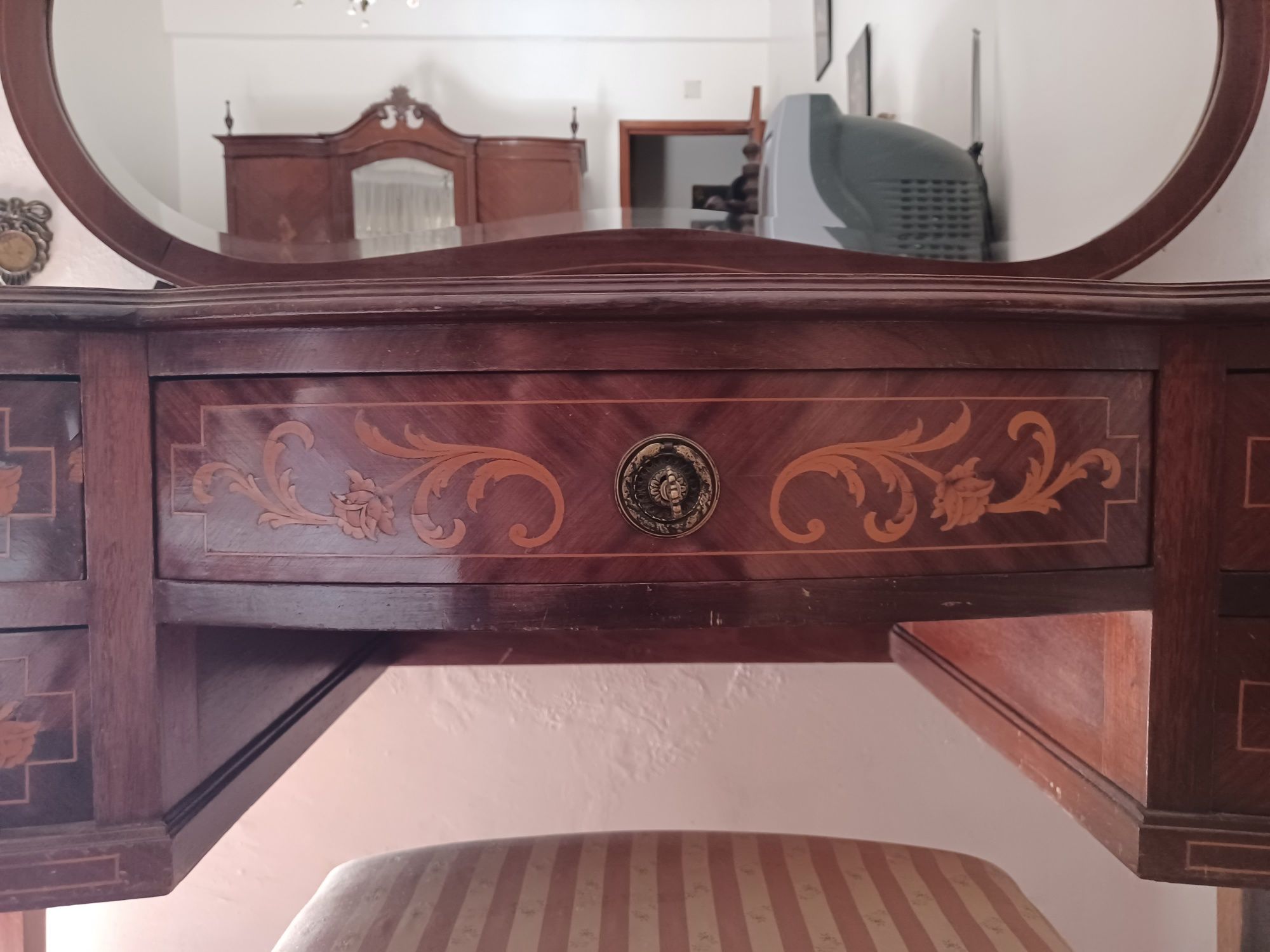Pechiché (toucador) com banco estilo Dona Maria