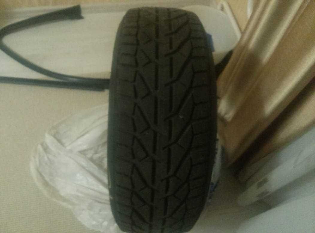 Продам комплект зимней резины Tigar 235/55 R19