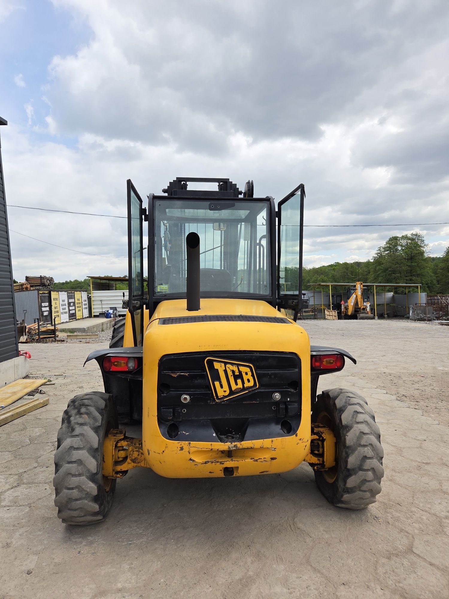 Wozek widłowy triplex 2.6t terenowy 4x4 blokada mostu JCB 926  ideał