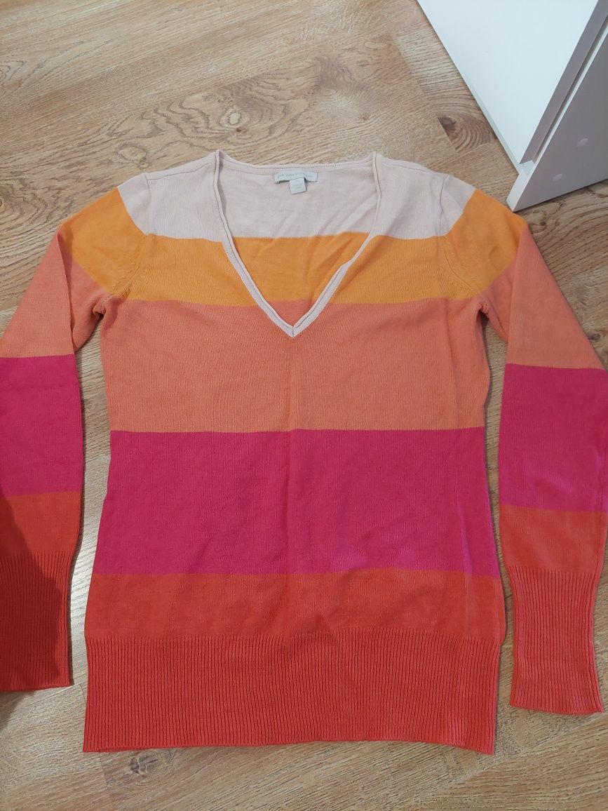 Sweter z dekoltem xs/s