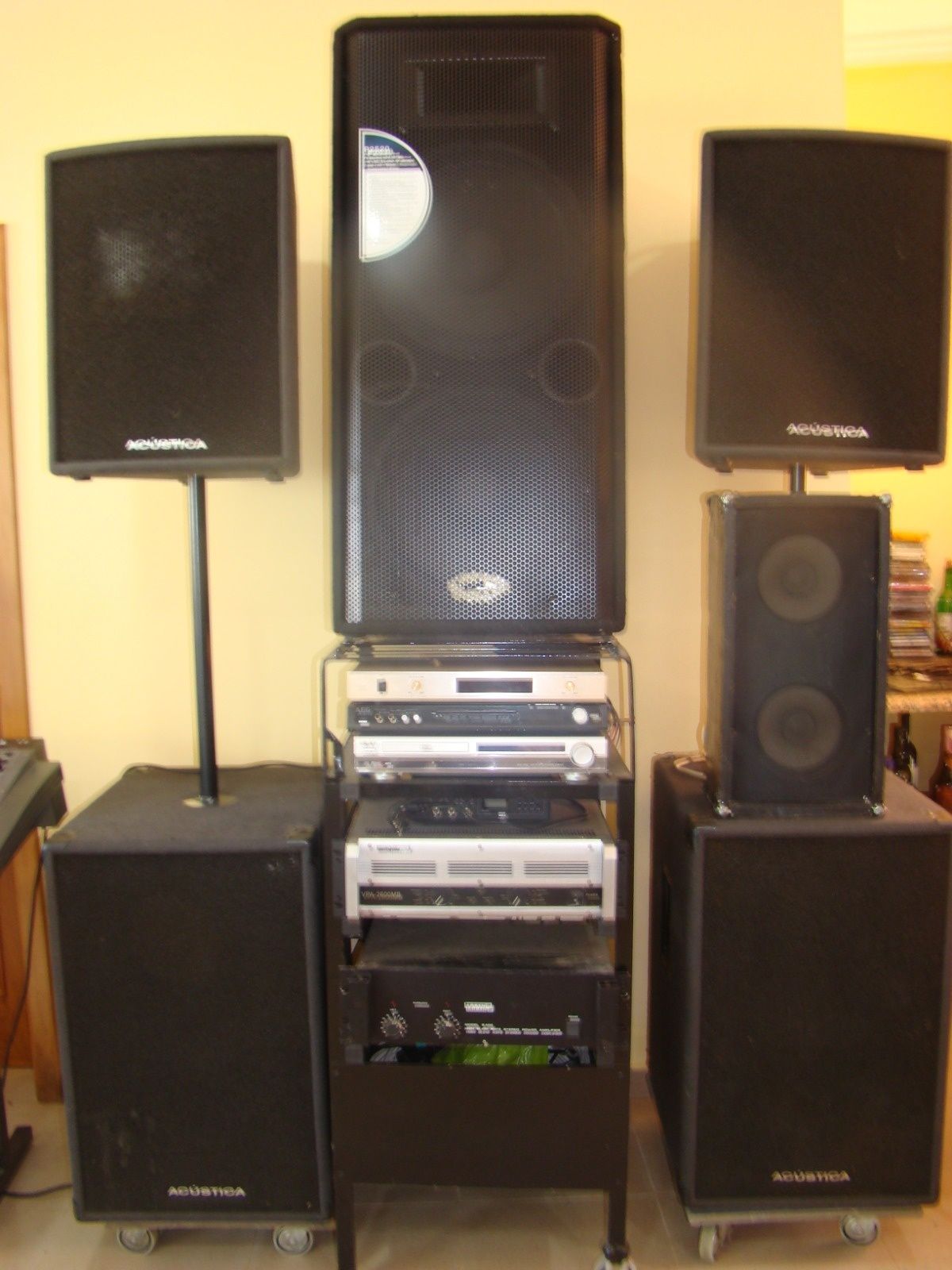 Equipamento de som (mesa mistura + colunas+amplificadores+microfones)