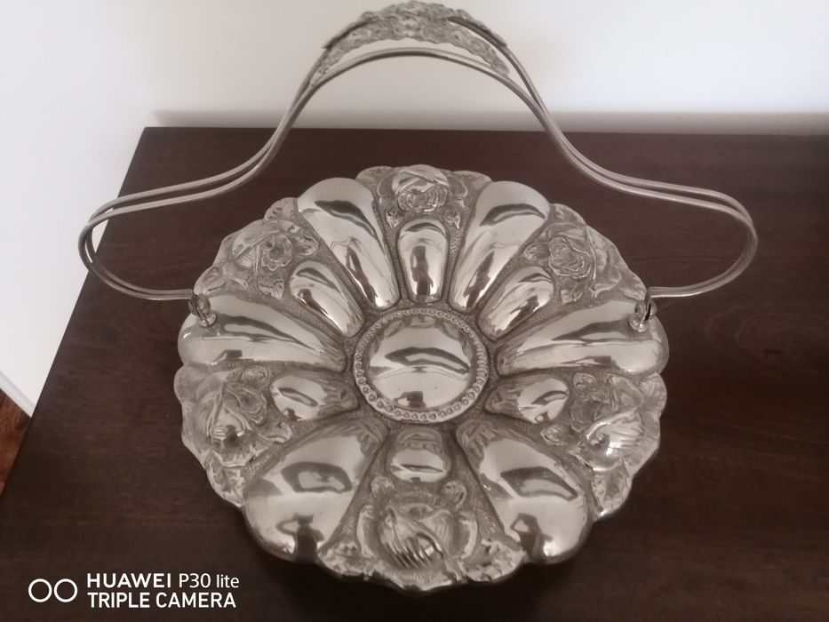 Fruteira em casquinha, com mais de 80 anos