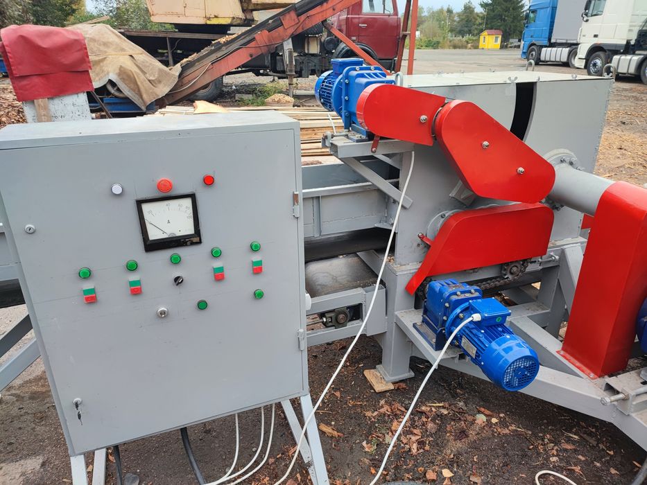 Подрібнювач, дробарка, дробілка деревини в тирсу, опилку фрезерна.