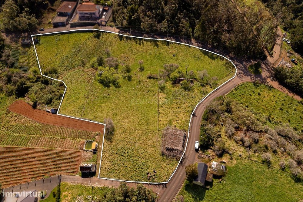 Terreno de 12.810 mts2 com Possibilidade de Construção em Santana, Mad