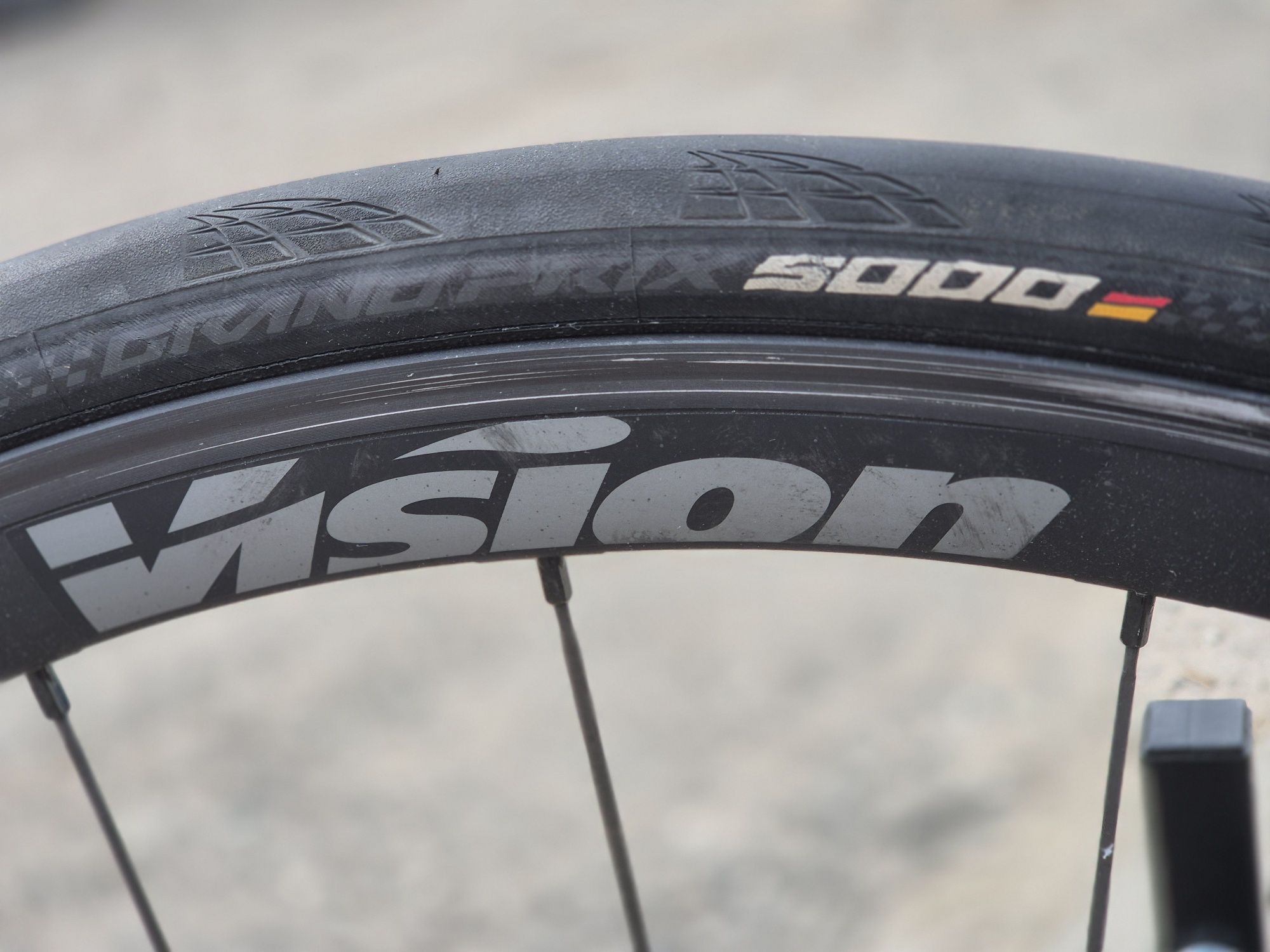 Focus izalco race 9.8 ultegra, koła vision