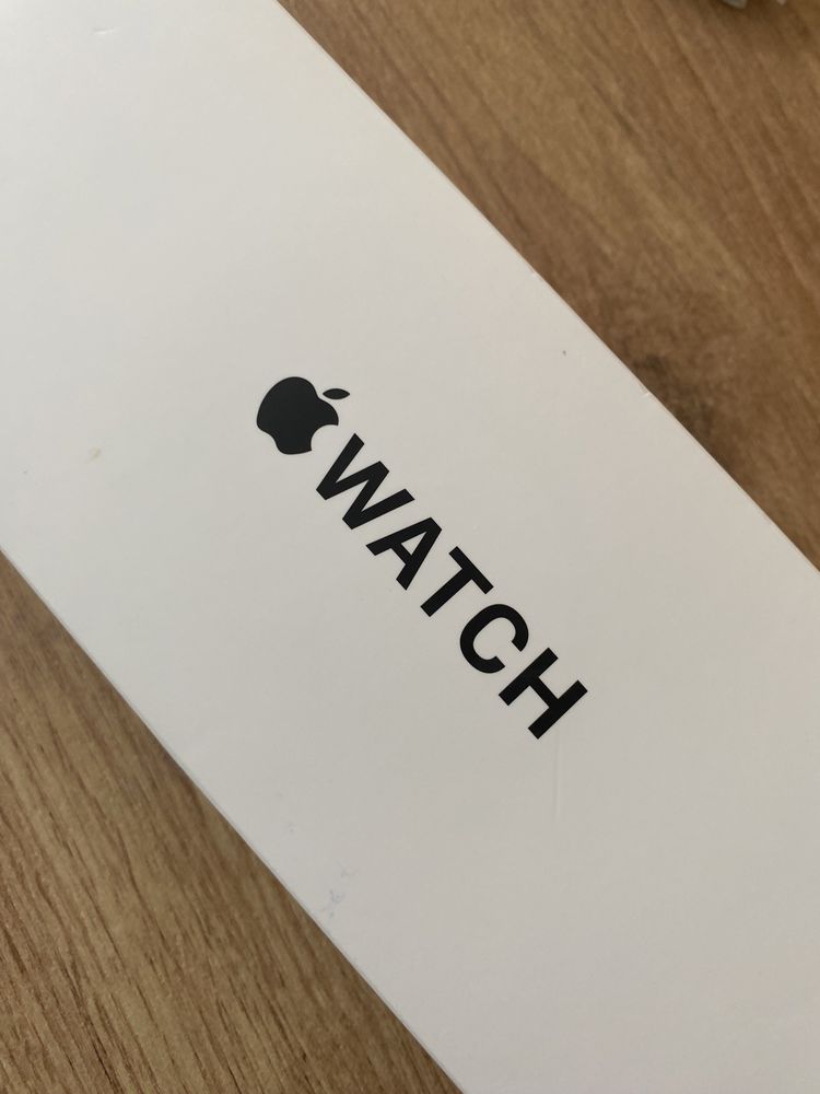 Продам cмарт-годинник Apple Watch SE