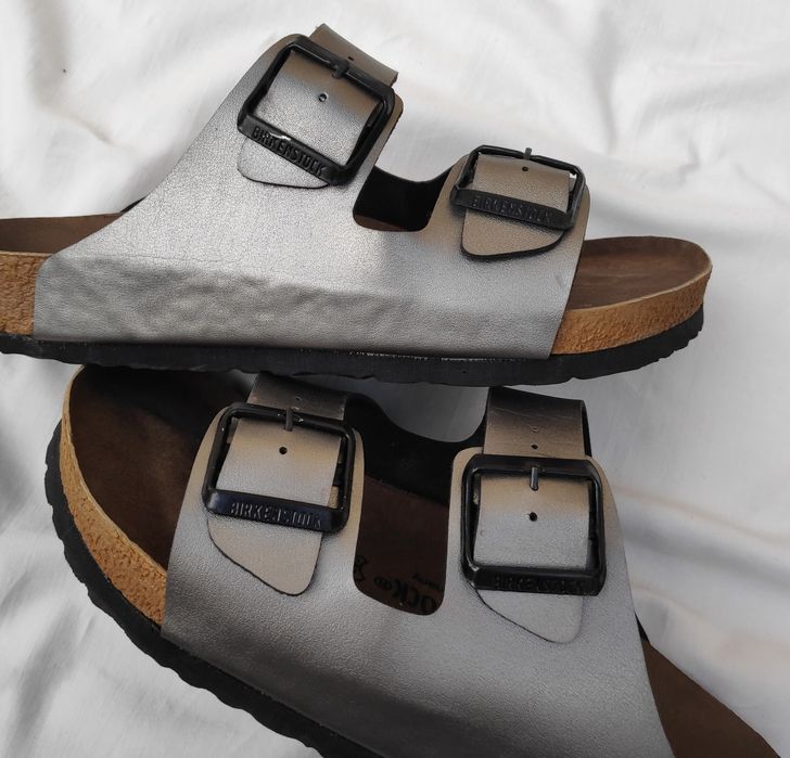 Сріблясті шкіряні шльопанці Birkenstock Arizona сланці унісекс сандалі