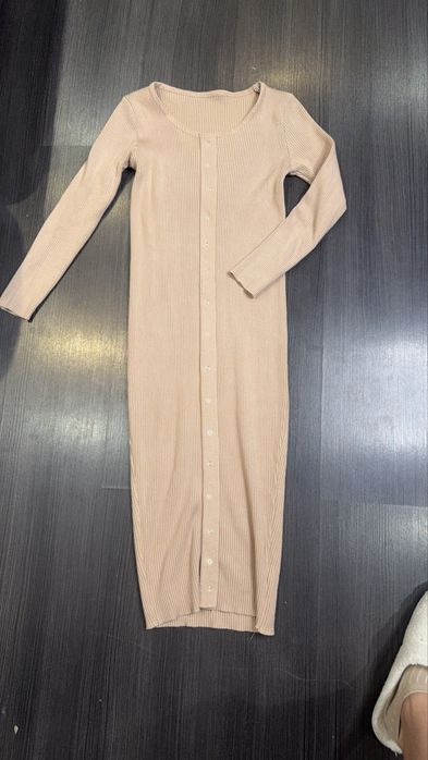 Платье бежевое S