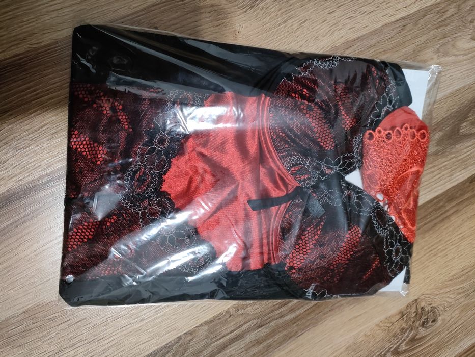 Komplet koszulka nocna koszula z push up stanik i stringi S
