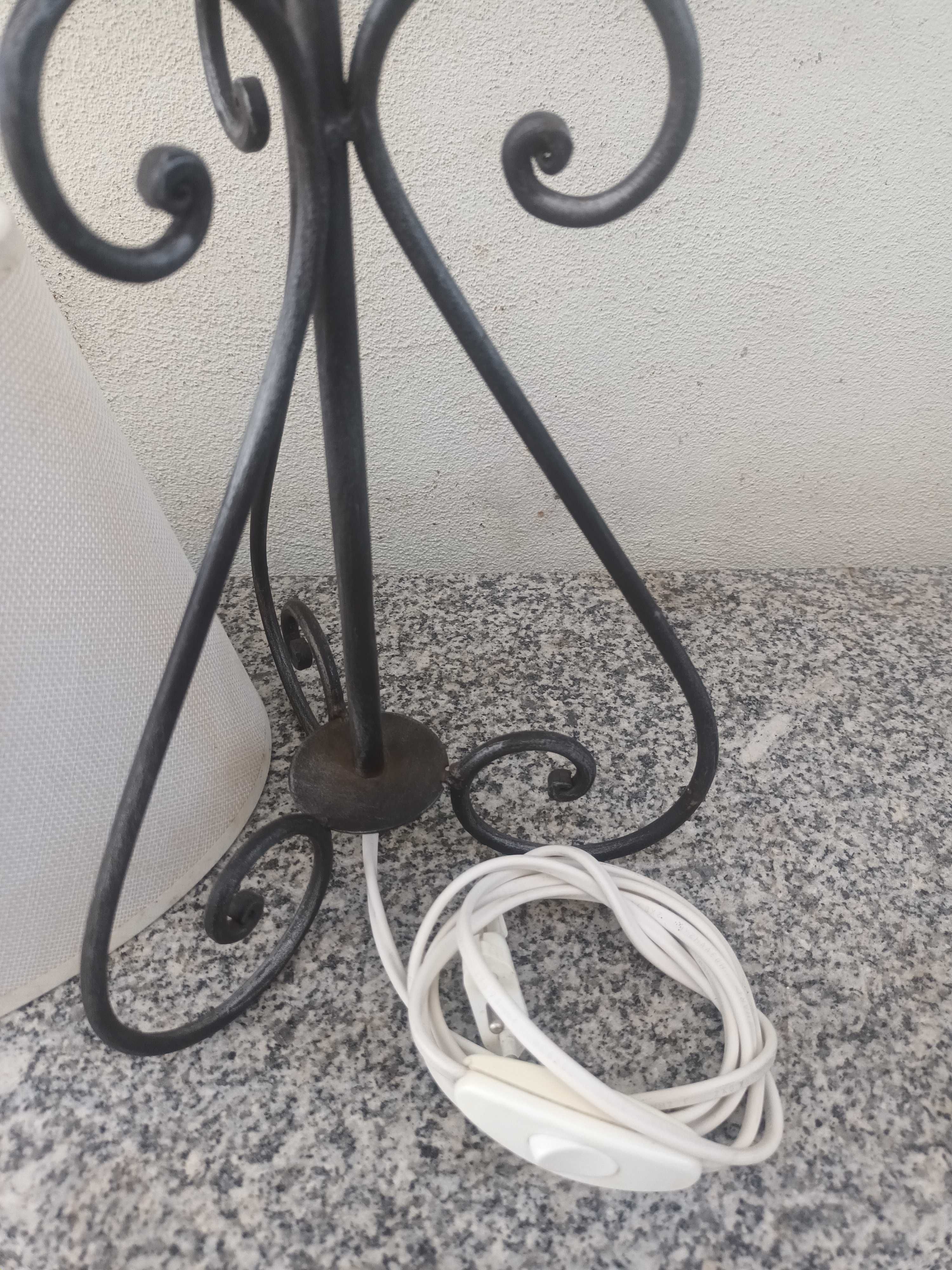 Candeeiro de mesa