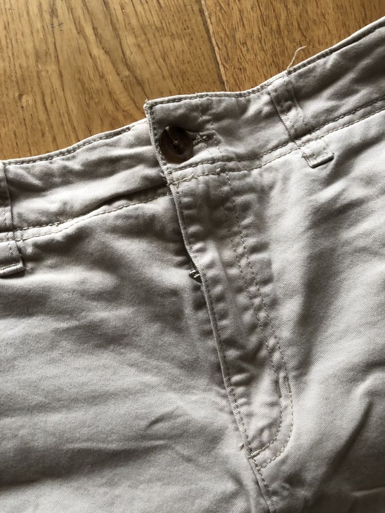 Bezowe spodnie chino HM 38