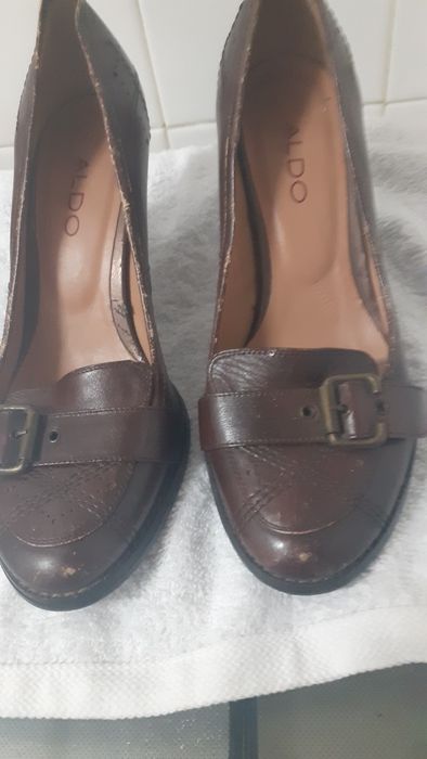 Sapatos castanhos  de pele marca aldo salto grosso 7cmlto  grosso7cm