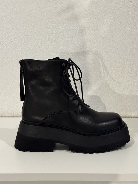 Шкіряні черевики на байці