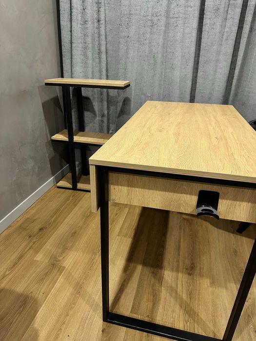 Стіл письмовий дитячий поличка