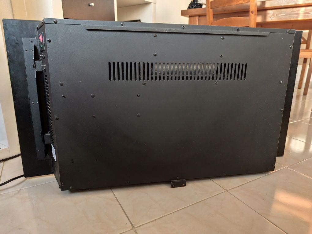 Lareira Elétrica com efeito de vidro preto