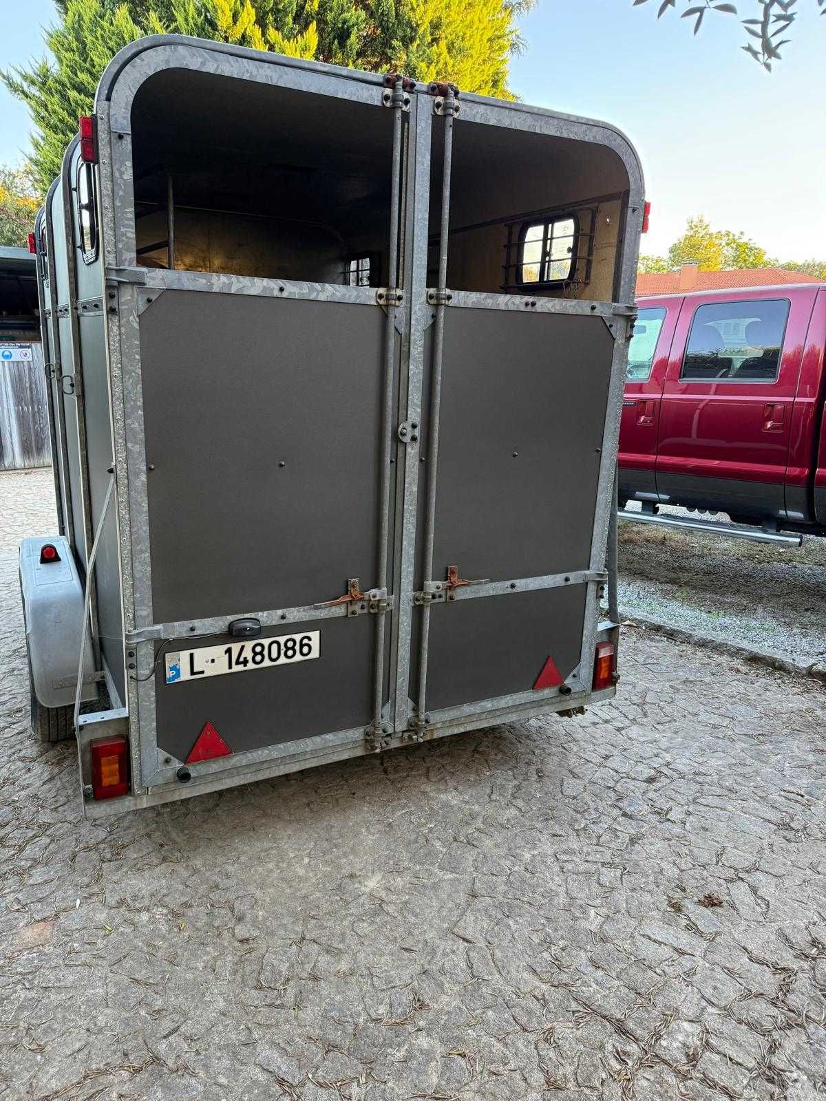 Roulote para transporte 2 cavalos