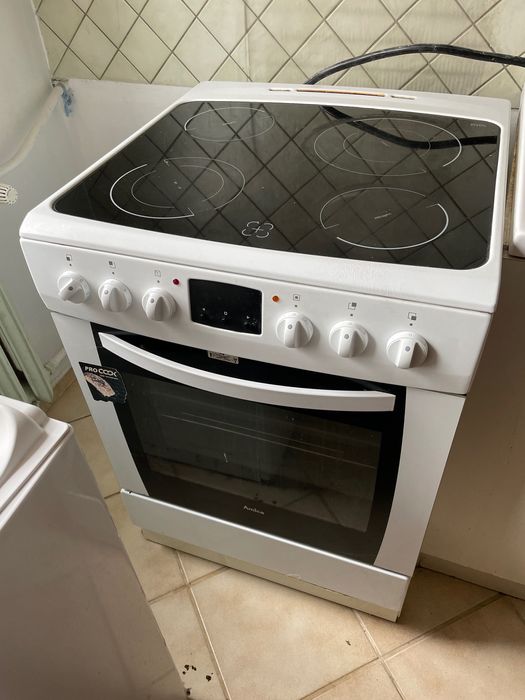 Kuchenka elektryczna z piekarnikiem wolnostojąca Amica