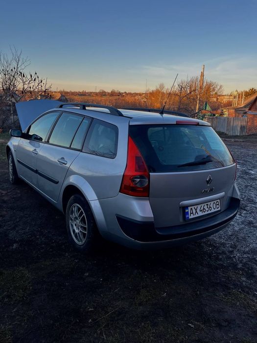 Продам авто в хорошом состояние все росходники заменини Рено Меган 2