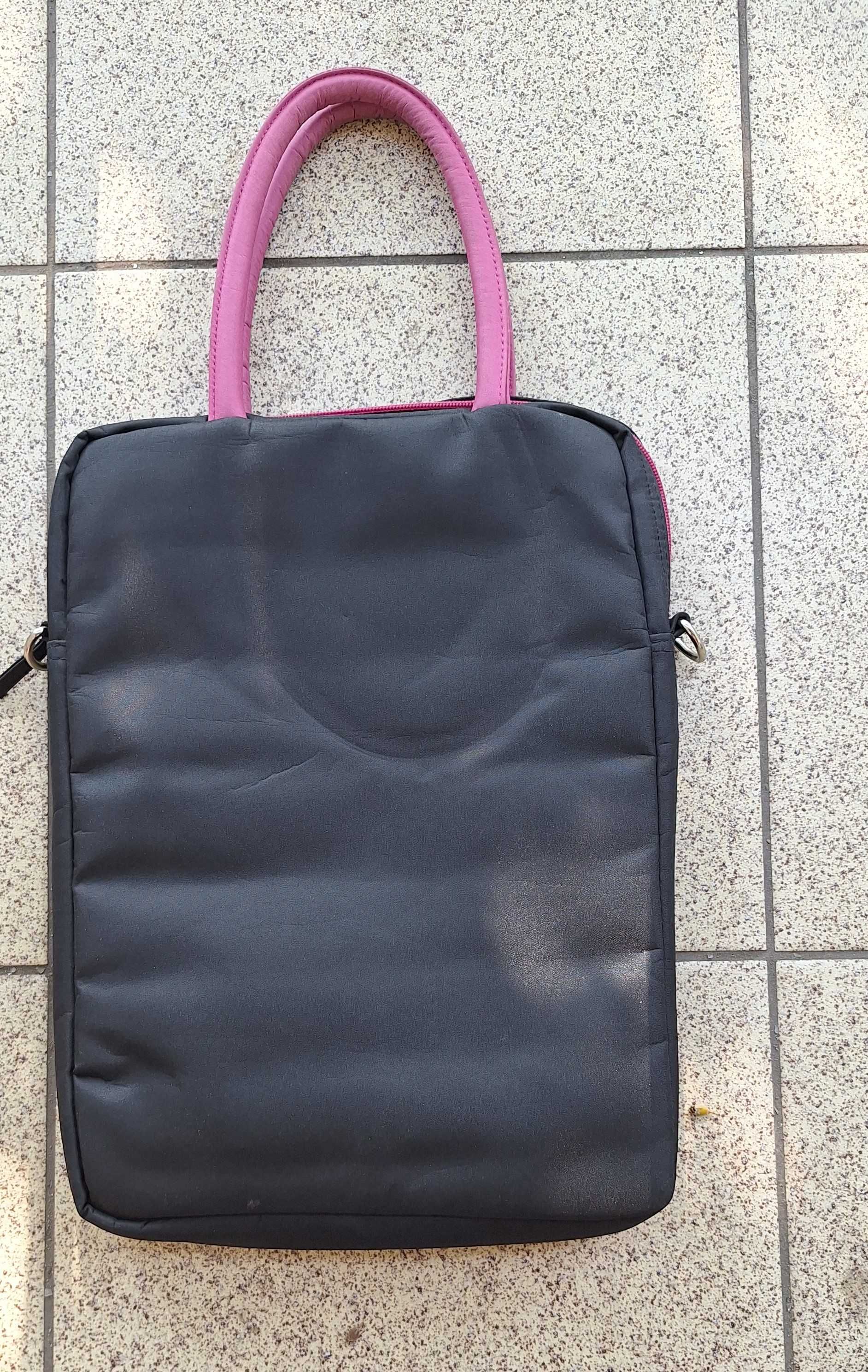 Torba na laptopa 15 cali z kieszonkami w środku