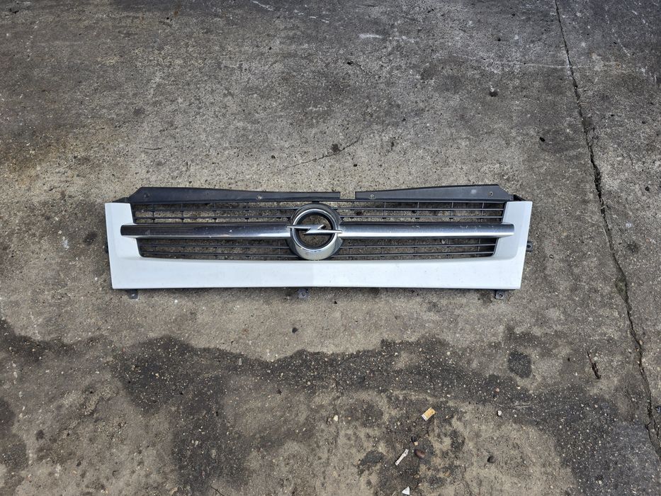 Opel movano atrapa grill przód wersja 03-10 rok