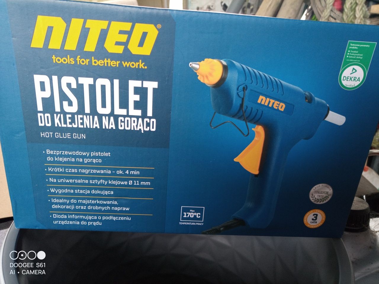Nowy bezprzewodowy pistolet do kleju
