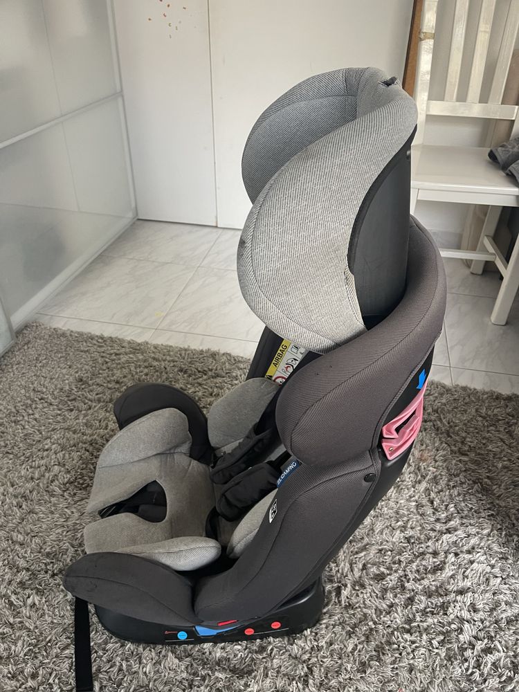 Vendo uma cadeirinha de carro