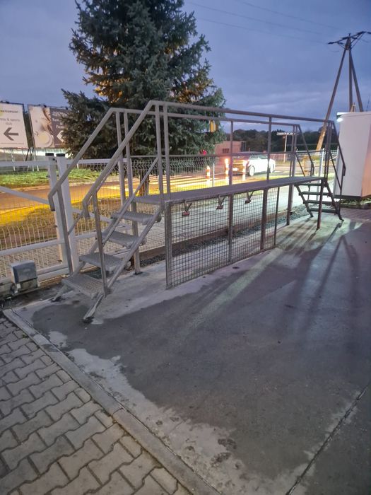 Sprzedam podest do myjni bezdotykowej