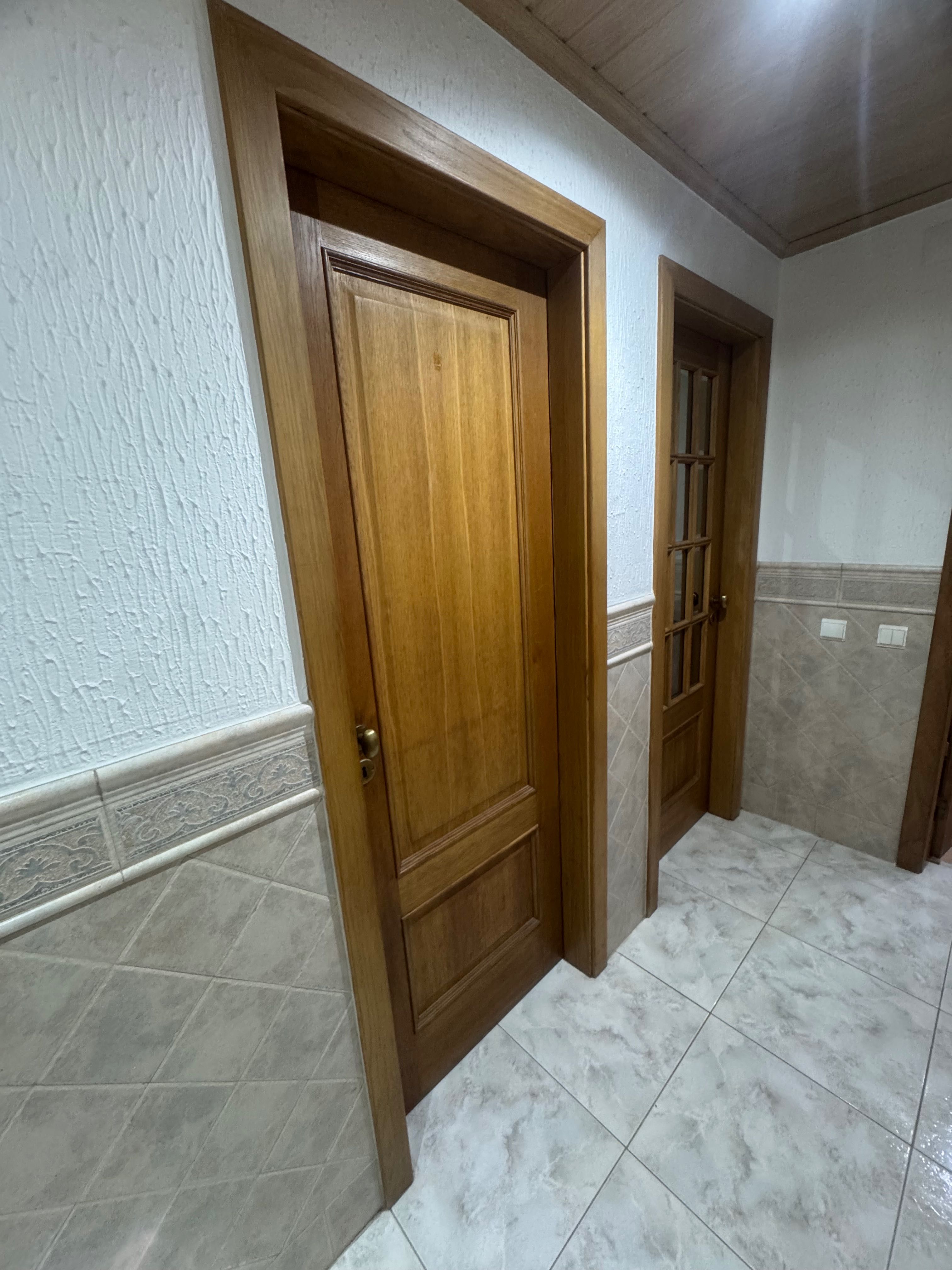 Aduelas porta madeira