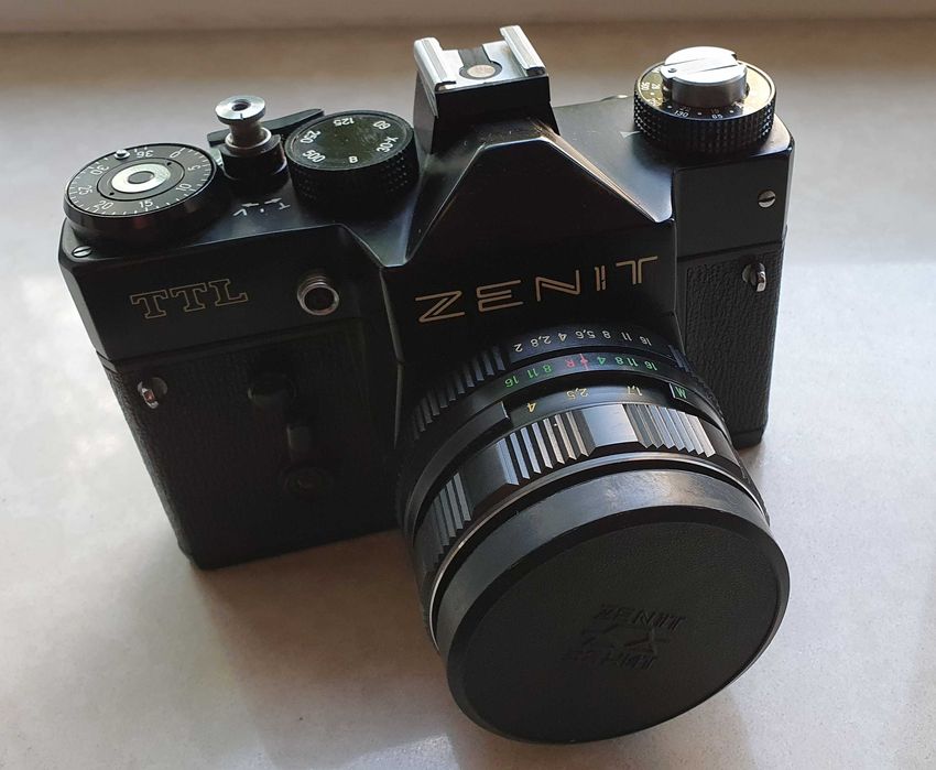 Aparat ZENIT TTL z obiektywem Helios 44M-4 2/58