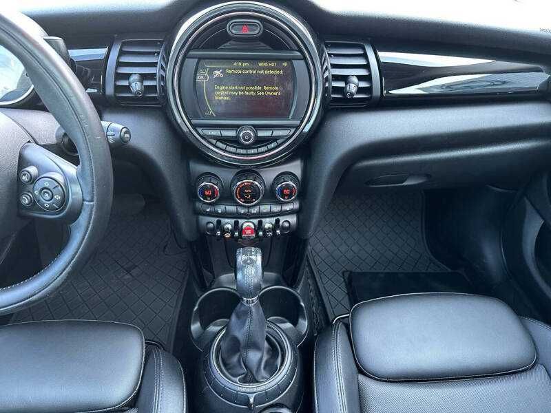 2017 MINI Cooper 4 Door