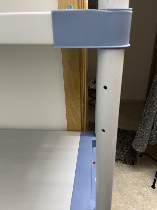 Prateleiras cinza e azul