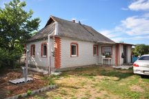 Цегляний будинок в центрі с. Матюші