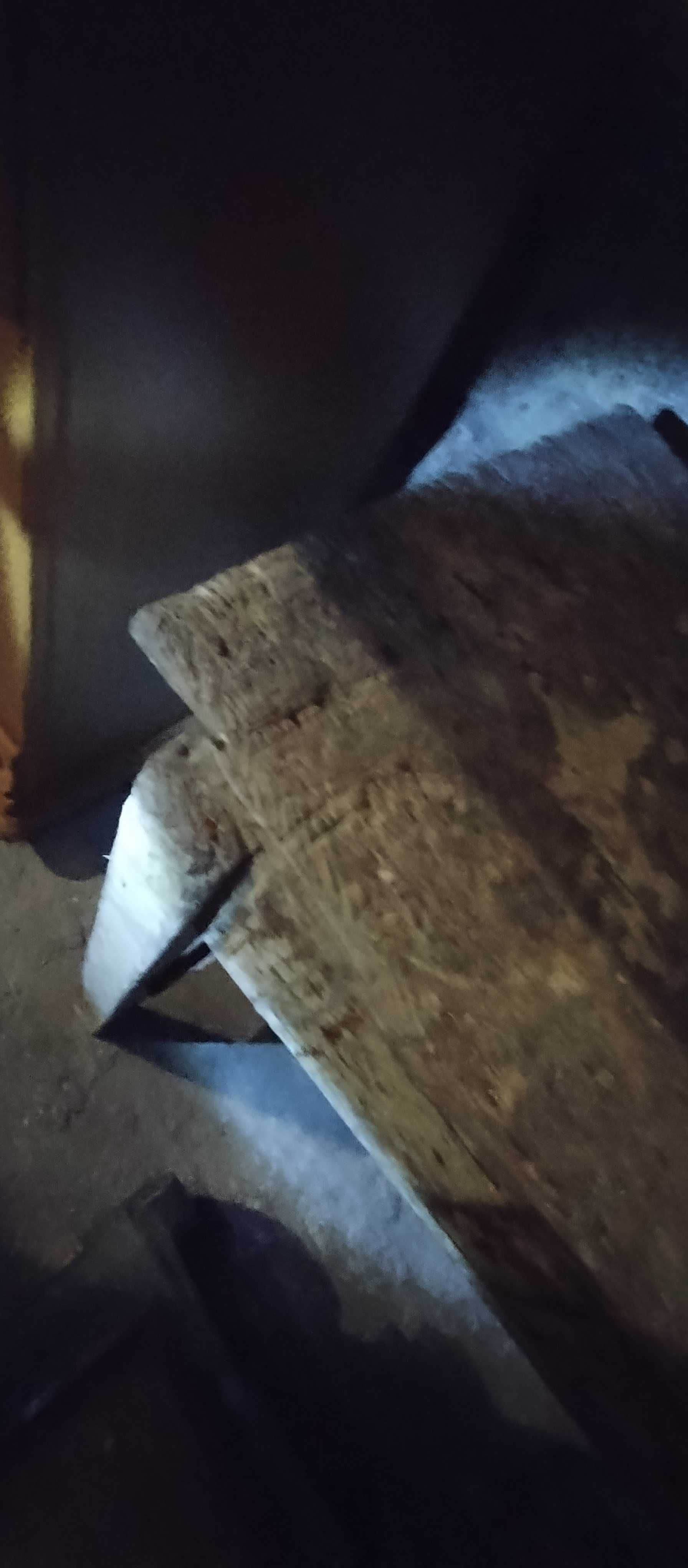 Stół z horroru lub zamku strachów