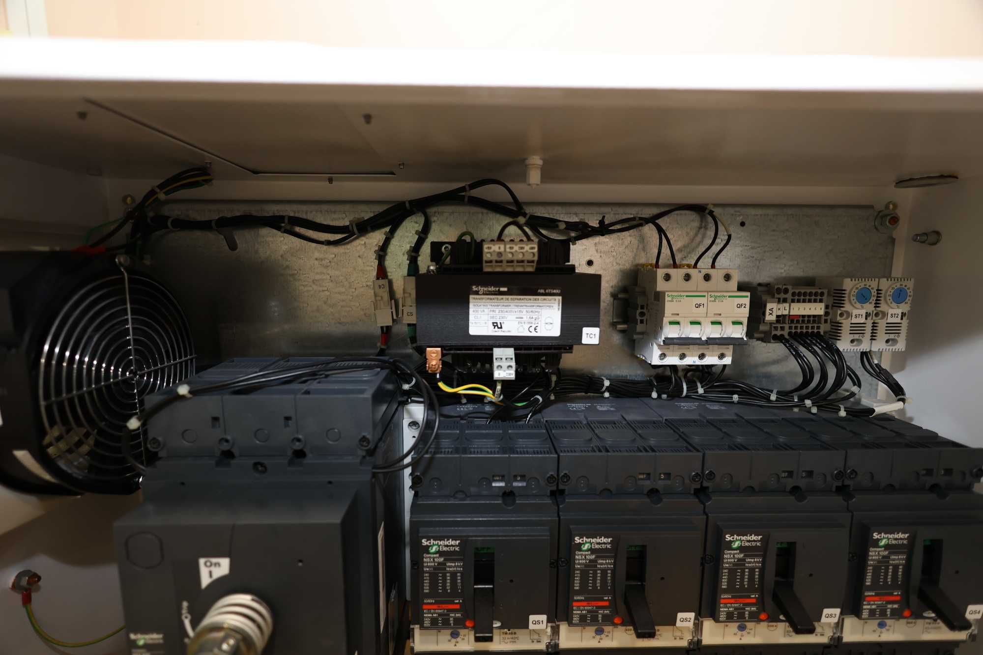 Quadro de Baterias Scheneider Electric VLBVAF4P com Diagrama