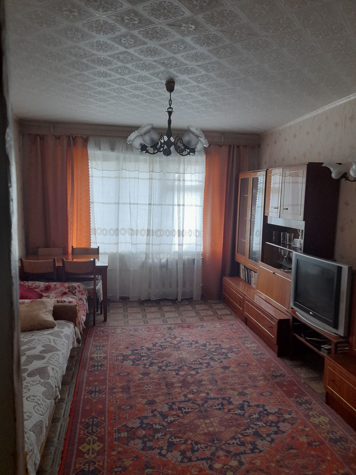 Продам трьохкімнатну квартиру.