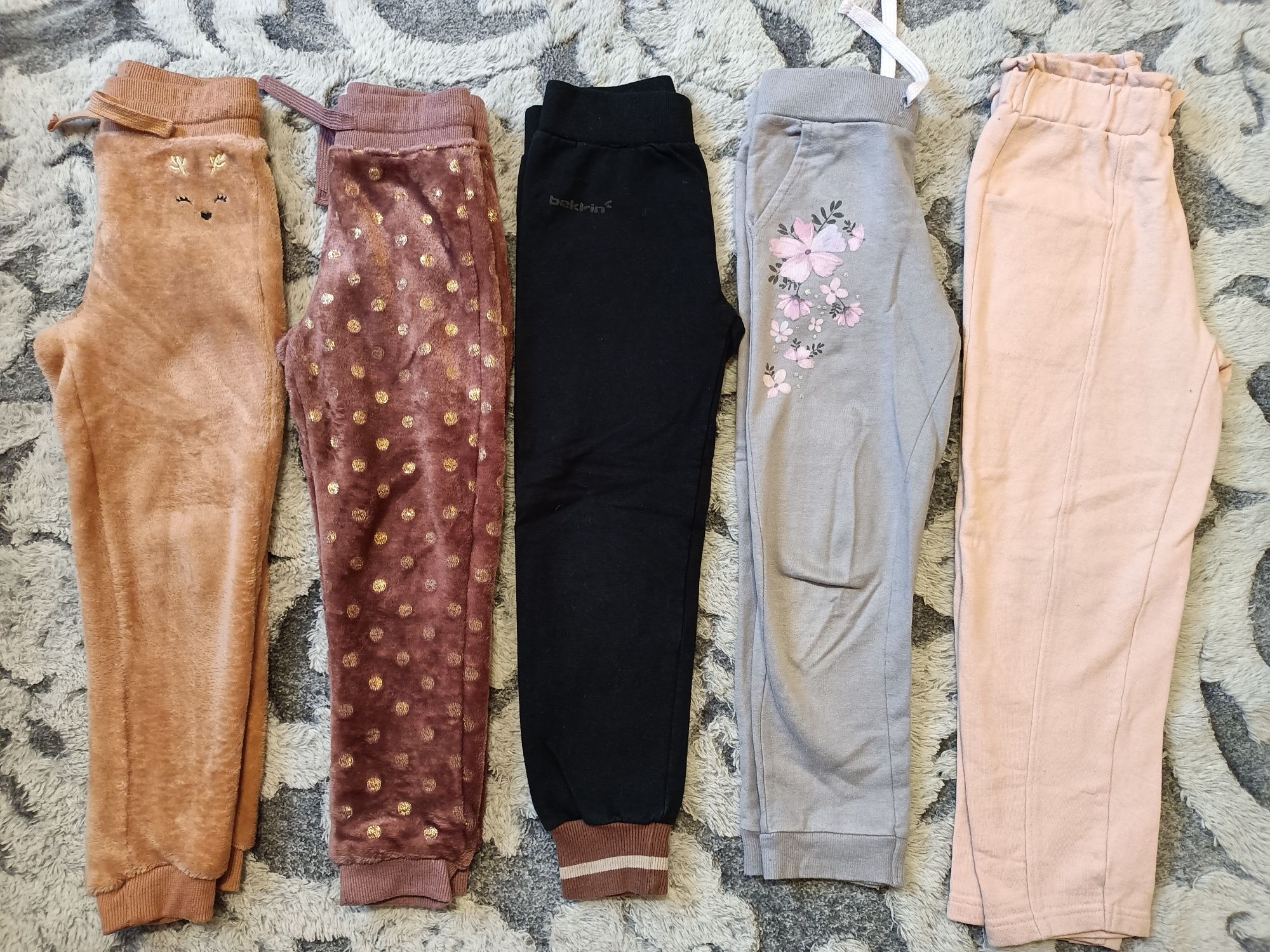 Spodnie dresowe dla dziewczynki w rozmiarze 116, 5 par spodni