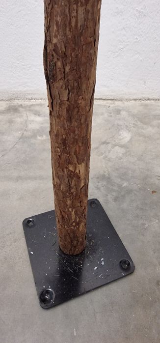 Arvore de Natal com tronco em.madeira