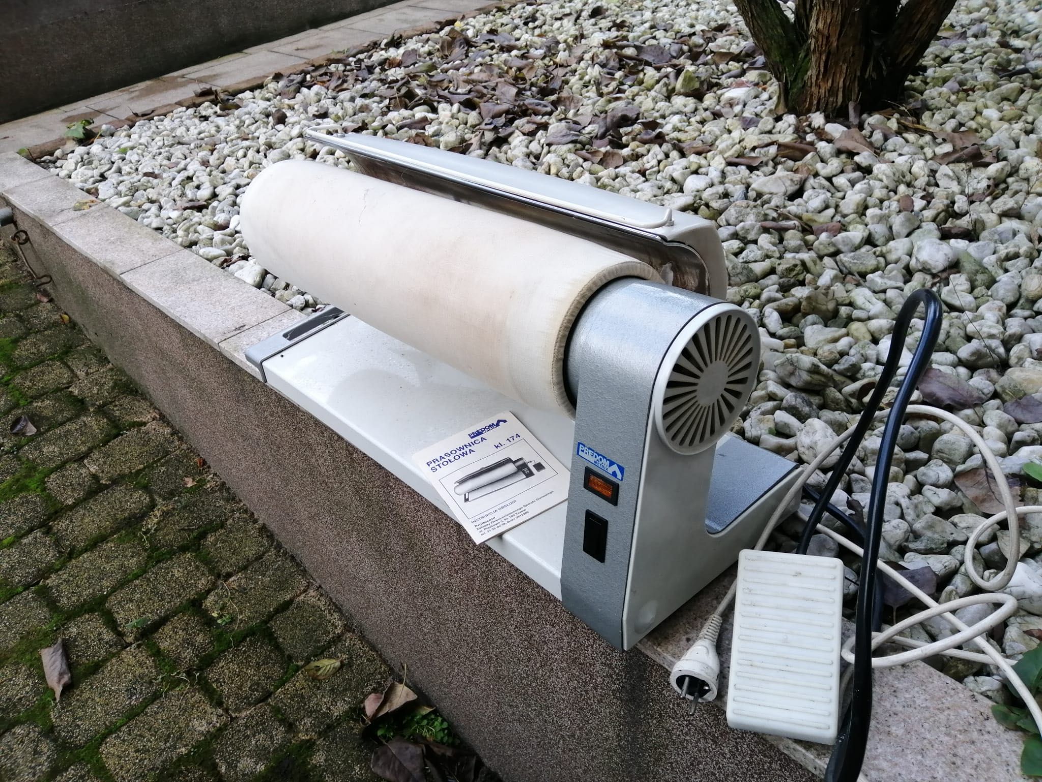 Prasowalnica elektryczna (uszkodzony wyłącznik)