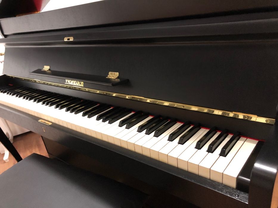 Pianino Czarne Weinbach Petrof