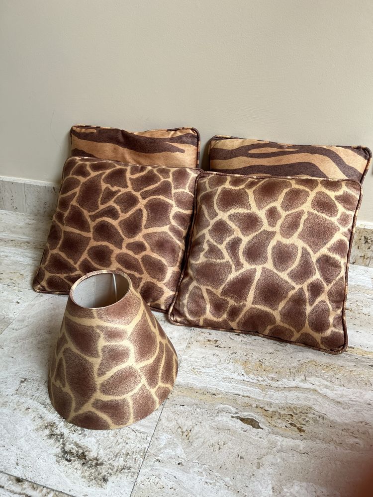 Conjunto almofadas e abajur