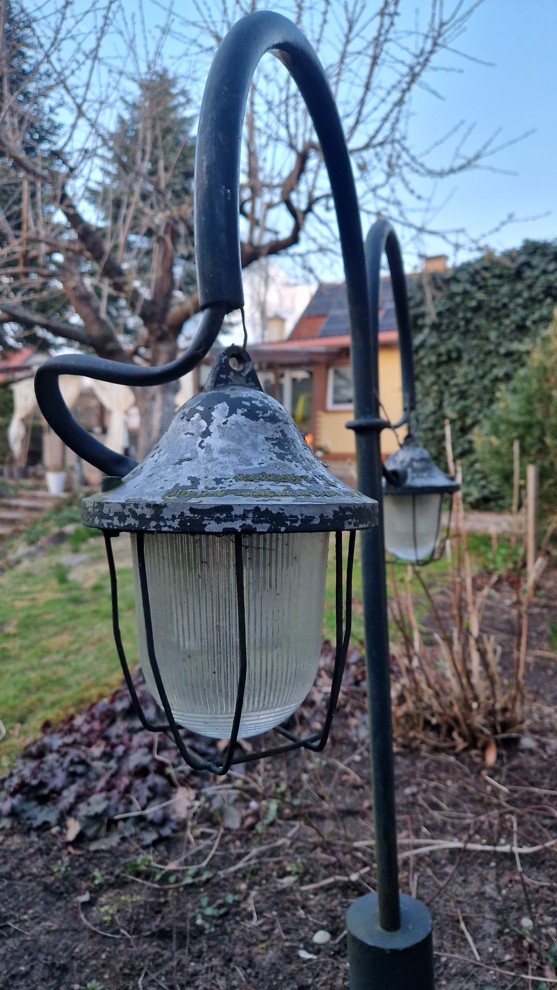 Piękne lampy parkowo ogrodowe