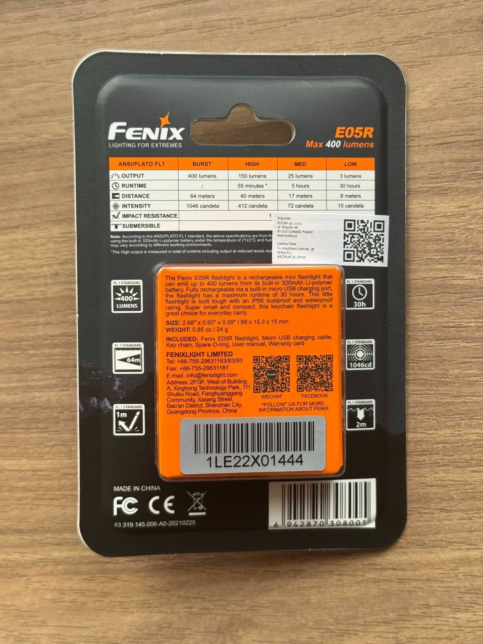 Mała latarka EDC Fenix E05R 400 lumenów akumulator