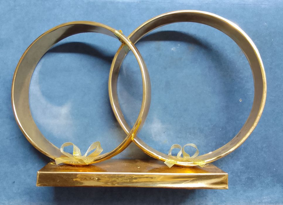 Свадебные кольца на машину