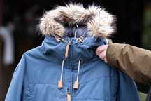 Piękne puchowe poncho skandynawskiej marki Fjallraven - Luhkka Down