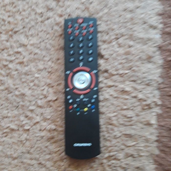Uniwersalny Pilot Grundig do telewizora.