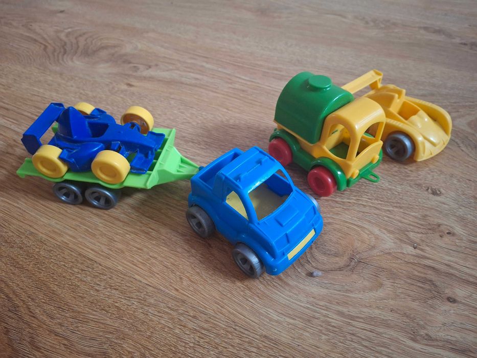 Samochody plastikowe - zestaw