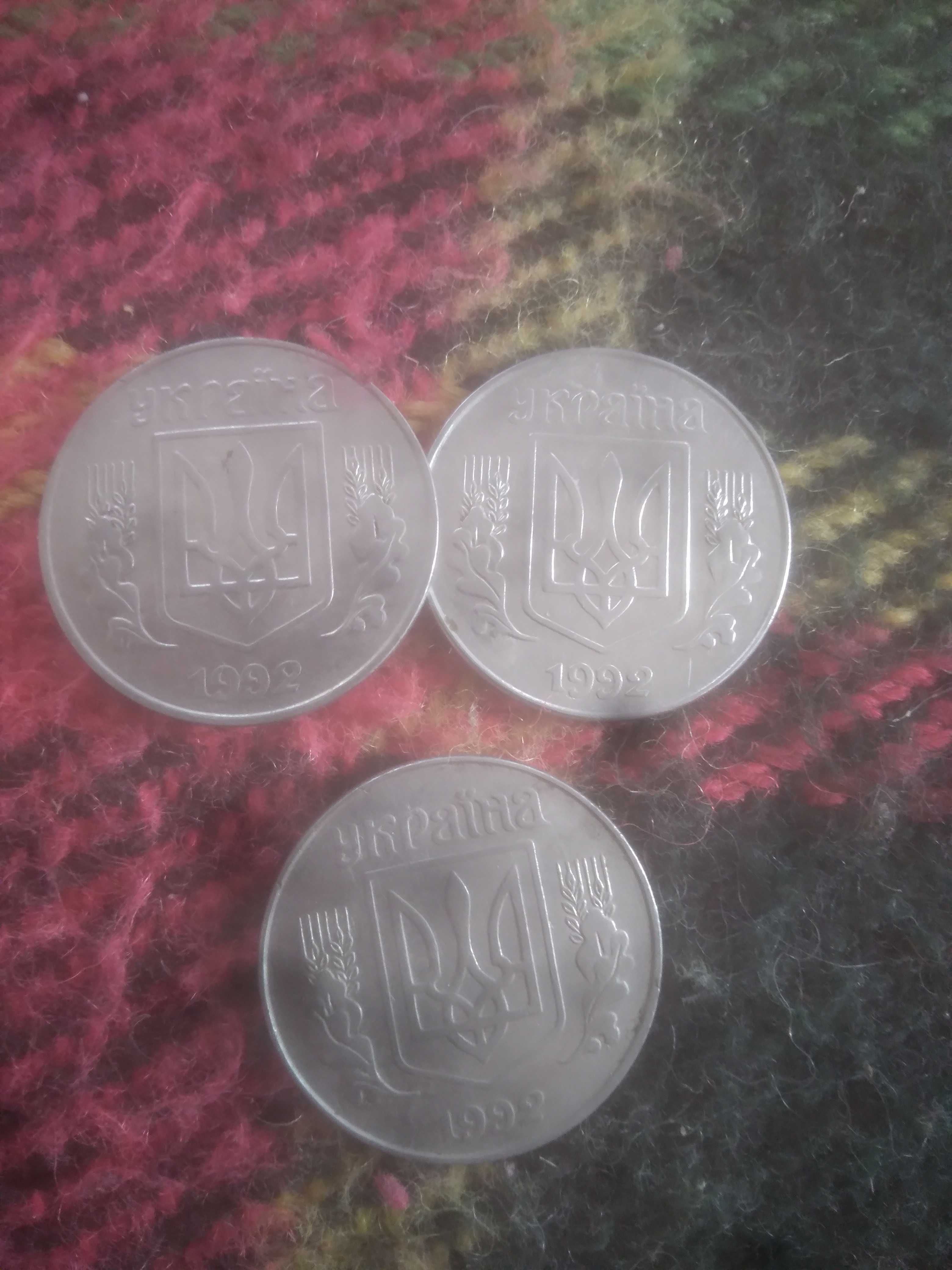 Продаю монети 25 копійок і 5 копійок