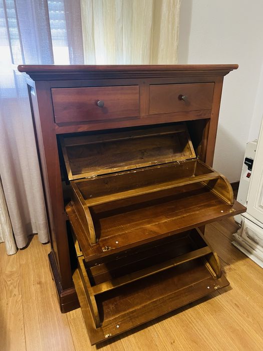 Sapateira em cerejeira